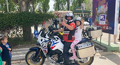 Kanserden iyileşen çocuklar motosikletle gezdirildi, hayır panayırı ve tiyatro etkinliklerine katıldı