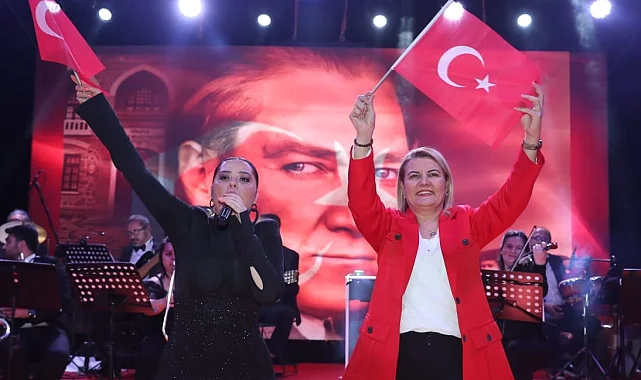 Kapanca Sokak'ta 19 Mayıs coşkusu Reyhan Karaca konseriyle taçlandı