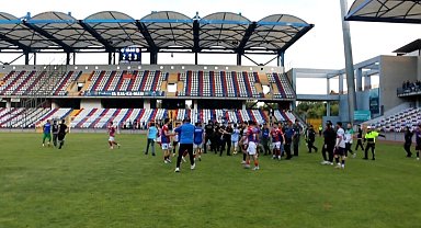 Karabük'te amatör lig final maçı sonrası saha karıştı