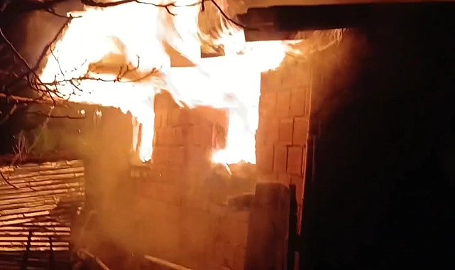 Karabük'te iki katlı ev alevlere teslim oldu