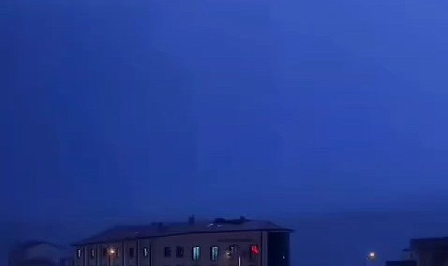 Karabük'te şimşekler görsel şölen oluşturdu