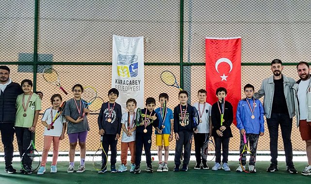 Karacabey Belediyesi Spor Tesisleri'nde minik raketler sahne aldı