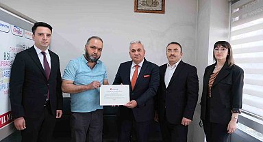 Karaman'da vergi bilincine dikkat çeken oto elektrikçi ödüllendirildi