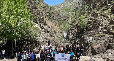 Karanlık Dere Kanyonu'nda doğa yürüyüşü düzenlendi