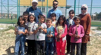 Karapınar'da öğrenciler 110 fidanı toprakla buluşturdu