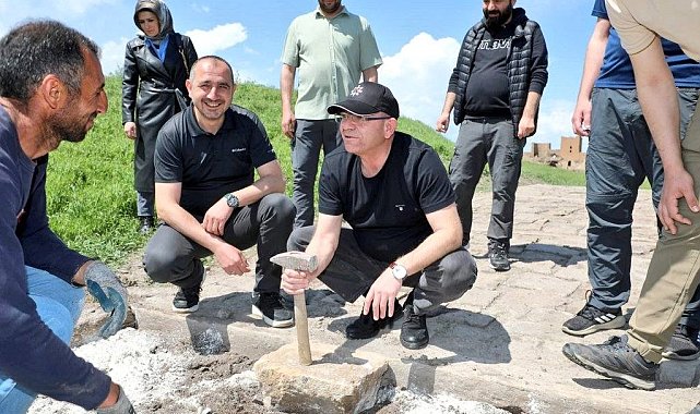 Kars Ani Ören Yeri'nde sur içi yollarının yapımı devam ediyor