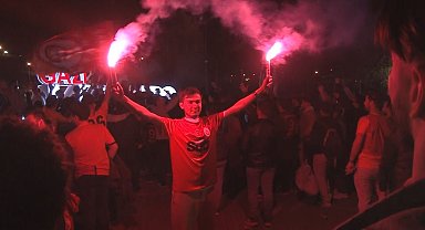 Kars'ta Galatasaraylılar sokaklara akın etti