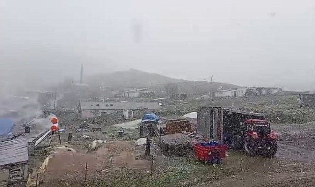 Kars'ta Mayıs ortasında kar sürprizi