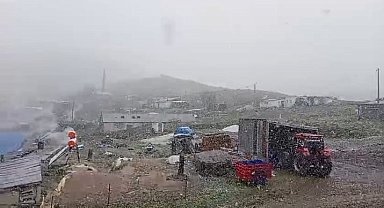Kars'ta Mayıs ortasında kar sürprizi