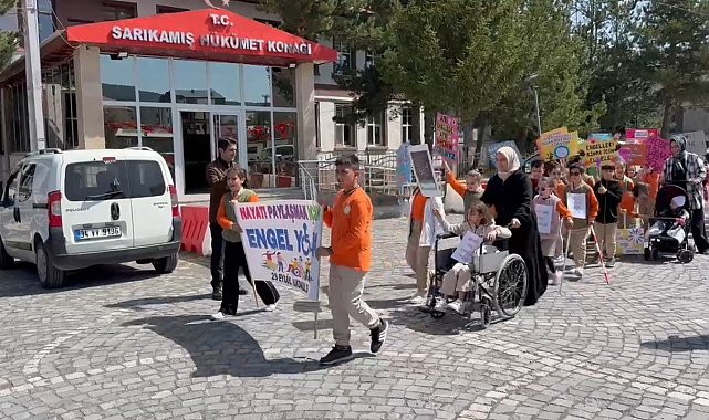 Kars'ta minik yürekler engelliler için yürüdü
