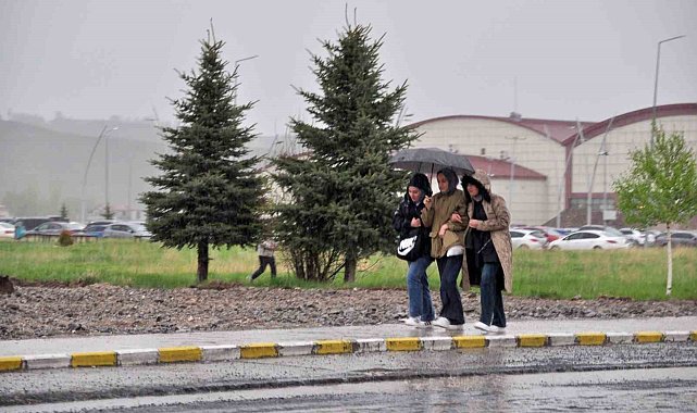 Kars'ta sağanak yağmur hayatı olumsuz etkiliyor
