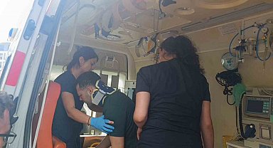 Karşıya geçmeye çalışırken motosikletin çarptığı yaya yaralandı