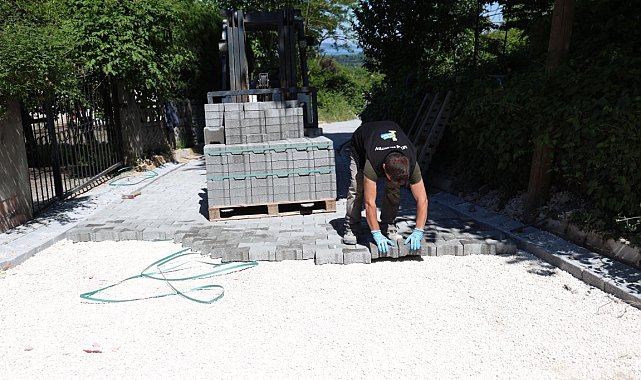 Kartepe'de sokaklar parke tamiratlarıyla konfor kazanıyor