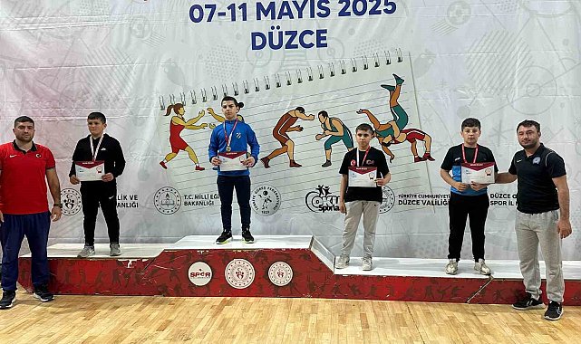 Kartepeli güreşçi Türkiye şampiyonu oldu