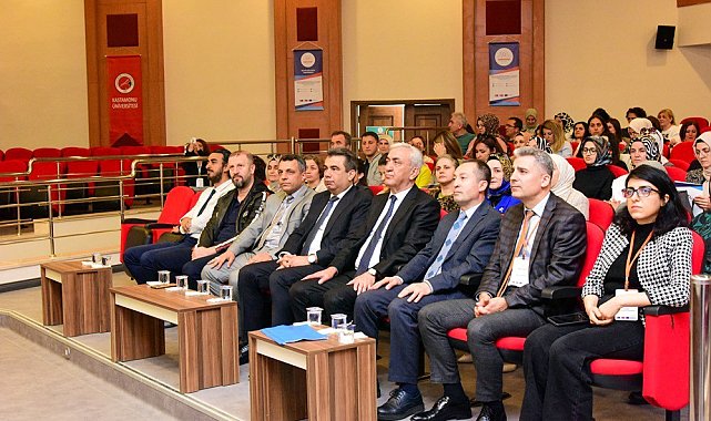 Kastamonu Üniversitesi'nde Dijital Yeterlilik Konferansı ve Çalıştayı yapıldı