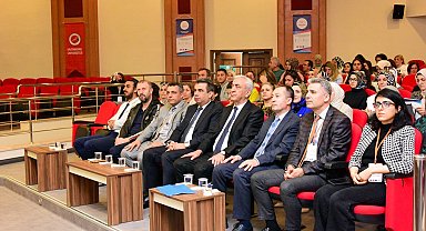 Kastamonu Üniversitesi'nde Dijital Yeterlilik Konferansı ve Çalıştayı yapıldı