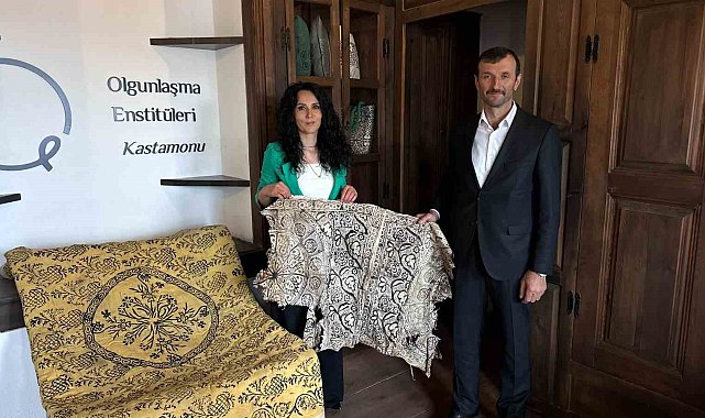 Kastamonu'da asırlık yorgan ile minder kılıfında ilk kez nadir görülen desenlere rastlandı