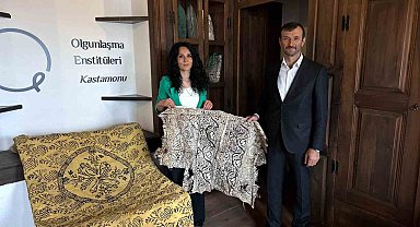 Kastamonu'da asırlık yorgan ile minder kılıfında ilk kez nadir görülen desenlere rastlandı