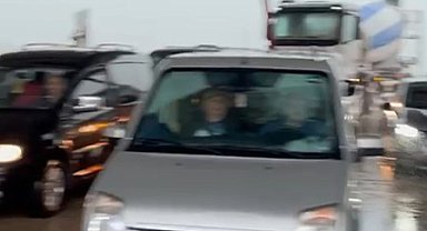 Kastamonu'da dolu etkili oldu, sürücüler köprü altına girerek araçlarını korumaya çalıştı