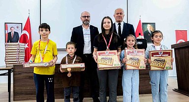 Kastamonu'da düzenlenen satranç turnuvasında gençler kıyasıya yarıştı