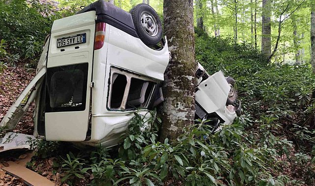 Kastamonu'da minibüs ormanlık alana yuvarlandı: 10 yaralı