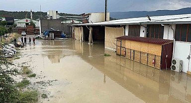 Kastamonu'da sağanak yağış nedeniyle fabrikaları su bastı