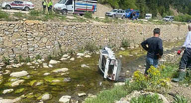 Kastamonu'da yoldan çıkan otomobil dereye uçtu: 1 ölü, 1 yaralı