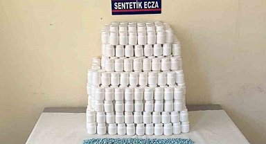 Kayalıkta ve çalılar arasında uyuşturucu deposu