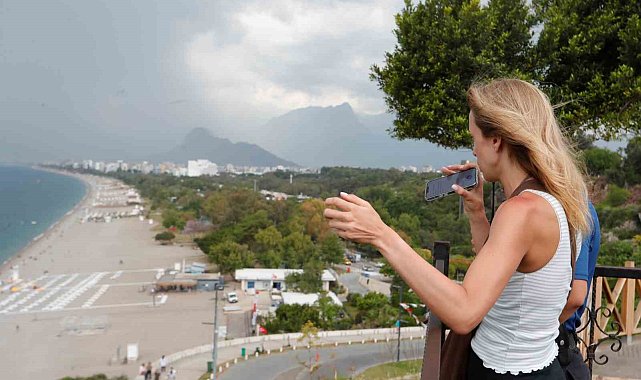 Kaybolan akıllı kol saatini GPRS ile takip eden Rus turist, polis ekipleriyle baskın yaptı