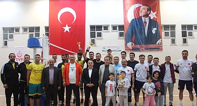 Kaymakam Duru "Kurumlar Arası Voleybol Turnuvası" finaline katıldı