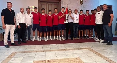 Kaymakam Keklik, şampiyonlarla bir araya geldi