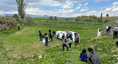 Kayseri'de öğrenci servisi devrildi: 15 öğrenci yaralı