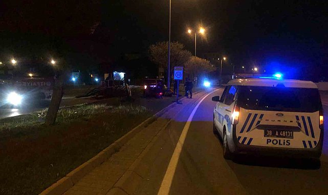 Kayseri'de otomobil ağaçlara çarpıp ters döndü: 2 yaralı