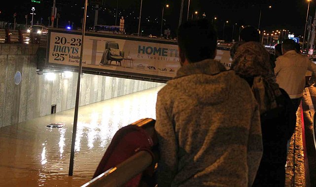 Kayseri'de sağanak hayatı felç etti