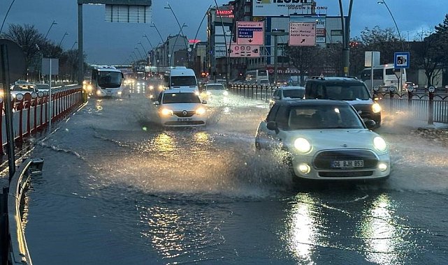 Kayseri'yi sağanak vurdu, itfaiye ekipleri teyakkuza geçti