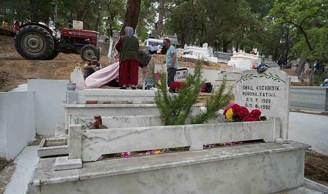 Kazdağları eteklerindeki mezarlıkta 600 yıllık Hıdırellez geleneği sürdürülüyor