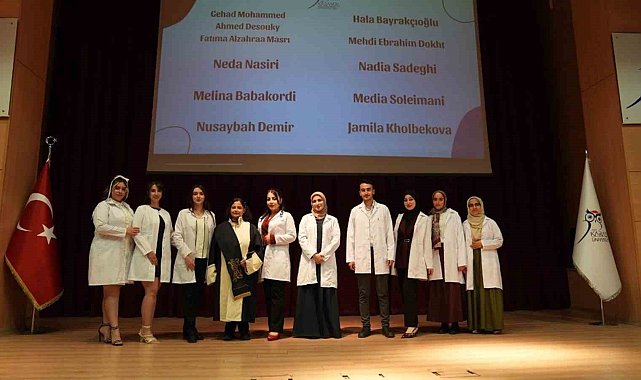 KBÜ'de fizyoterapi öğrencileri beyaz önlüklerini giydi