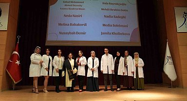 KBÜ'de fizyoterapi öğrencileri beyaz önlüklerini giydi