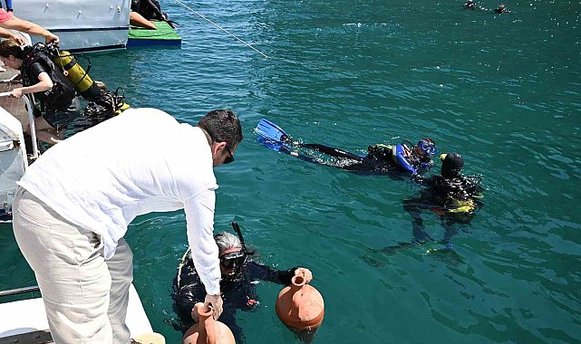 Kemer'de Hıdırellez Dalışı renkli görüntülere sahne oldu
