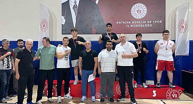 Kemerli sporculardan kick boks turnuvasında madalya yağmuru