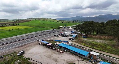 Kemikli Rampaları'ndaki barakalar hem trafik güvenliğini tehdit ediyor hem de mesire alanını engelliyor