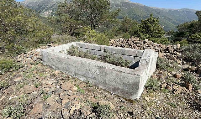 Kentin zirve noktasındaki 'tek mezar' sırrını koruyor