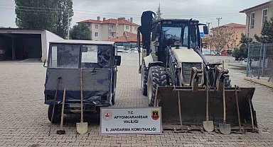 Kepçe ile define arayan şahısları jandarma suçüstü yaptı