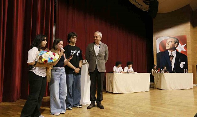 Kepez'de gençler fikirleriyle yarıştı