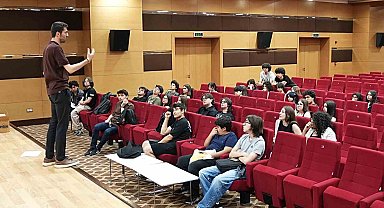 Kepez'de gençler münazara turnuvasında buluştu