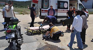 Keşan'da otomobil ile çarpışan motosikletin sürücüsü yaralandı