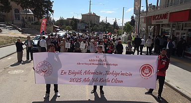 Kilis'te 2025 Aile Yılı kapsamında farkındalık yürüyüşü düzenlendi