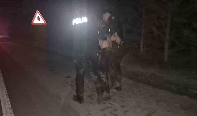 Kimlik kontrolü sırasında kaçtı, peşinden koşan polislerle beraber bataklığa düştü