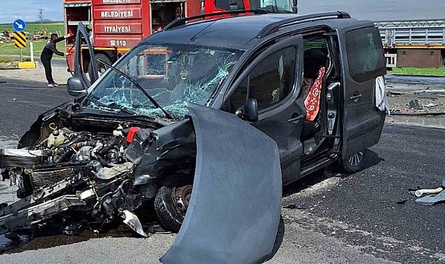 Kırıkkale'de kamyonet ile otomobil çarpıştı: 3 yaralı