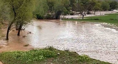 Kırıkkale'de kuvvetli sağanak: Dereler taştı, tarım arazileri zarar gördü